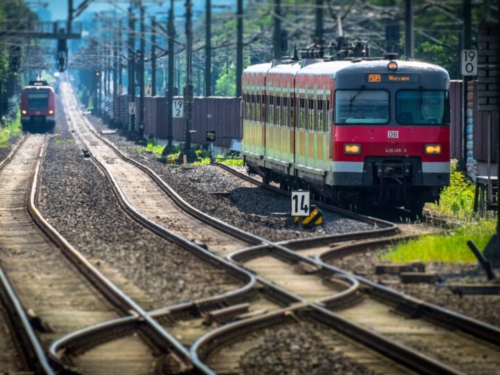 Wykolejenie pociągu na trasie Białystok – Warszawa Zachodnia: skutki i konsekwencje