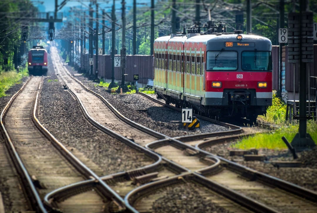 Wykolejenie pociągu na trasie Białystok – Warszawa Zachodnia: skutki i konsekwencje