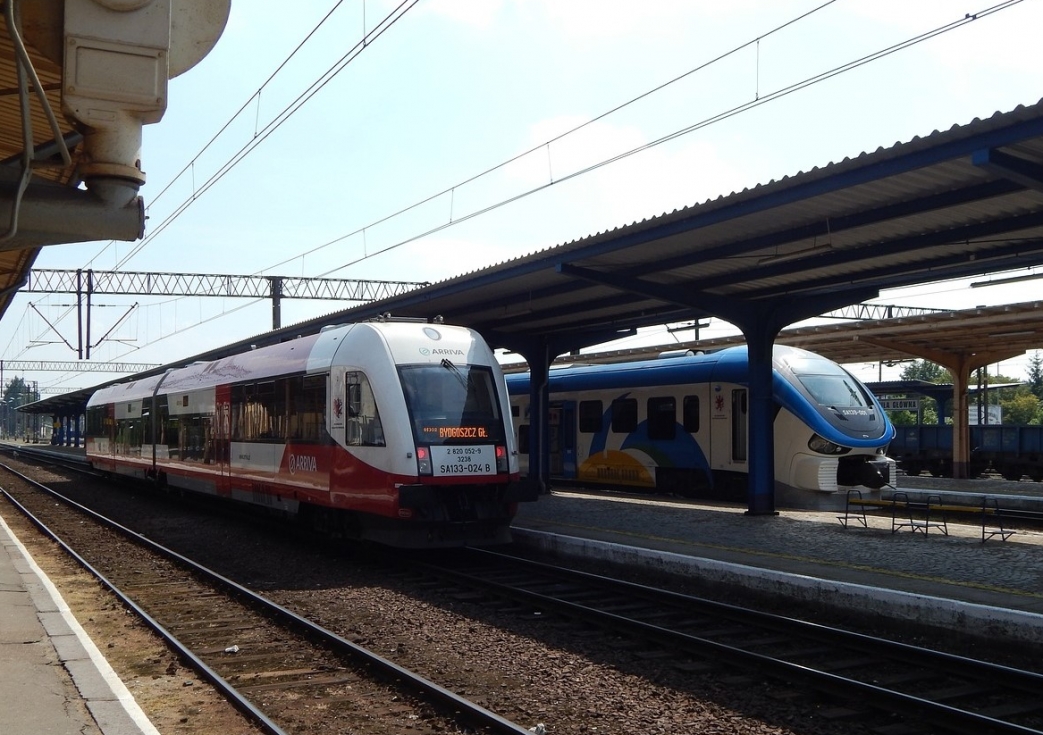 Uszkodzenie sieci trakcyjnej w Warszawie przyczyną utrudnień w ruchu pociągów