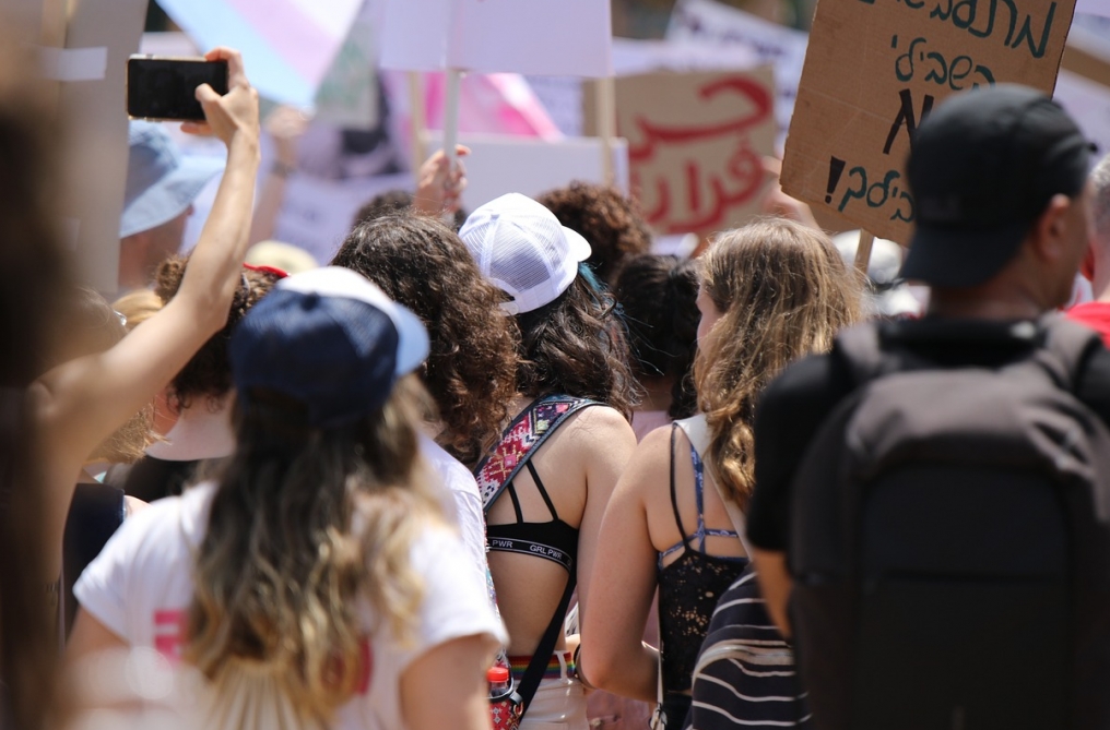 Demonstracja w centrum stolicy. Kilkanaście tysięcy osób domaga się podwyżek