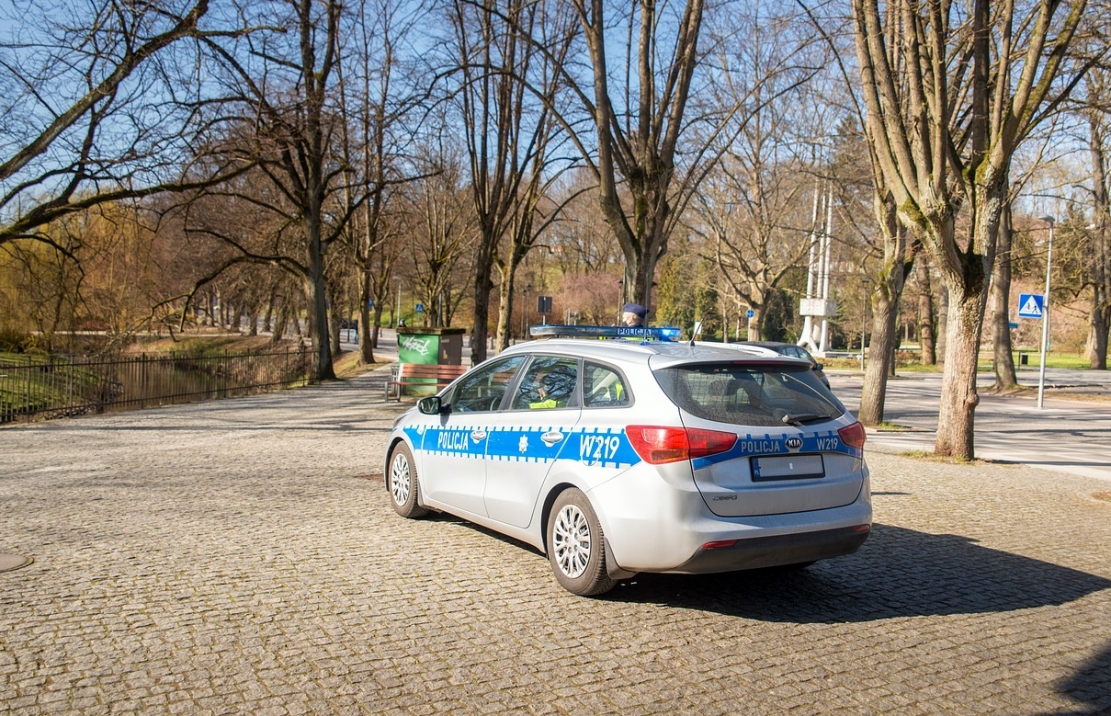 Grodziscy funkcjonariusze policji zatrzymali zagranicznych przestępców kradnących paliwo i posiadających narkotyki