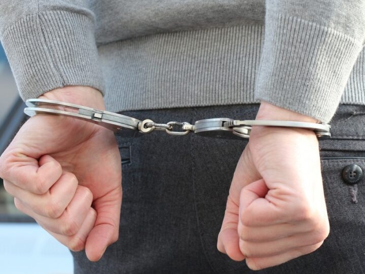 39-latek zatrzymany za posiadanie narkotyków i agresję wobec policjanta: grozi mu do 10 lat więzienia