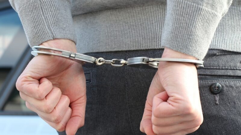 39-latek zatrzymany za posiadanie narkotyków i agresję wobec policjanta: grozi mu do 10 lat więzienia