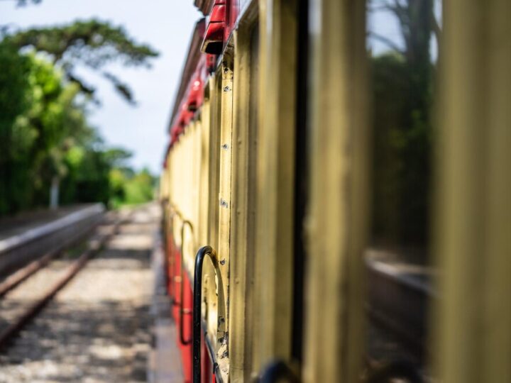 RegioJet wkracza do Polski: Nowe połączenie Warszawa-Kraków i rekordowe wynagrodzenia dla pracowników!