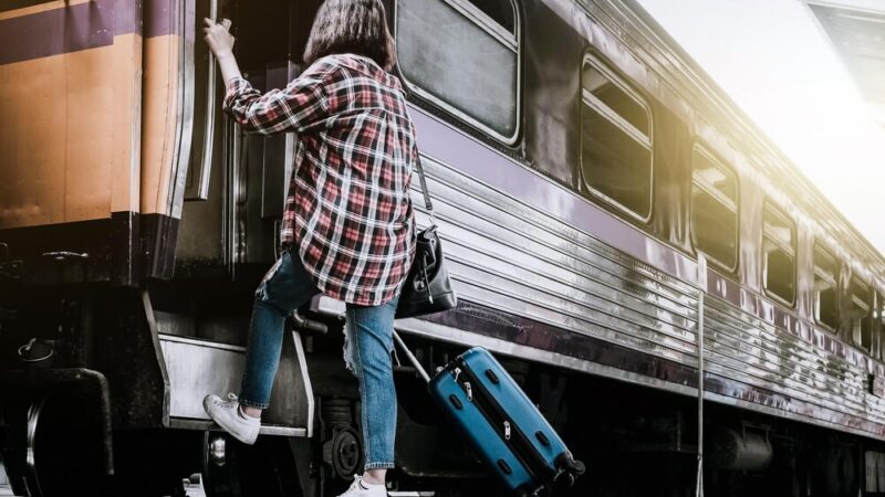 RegioJet wkracza na polskie tory: nowa konkurencja dla Pendolino na trasie Warszawa-Kraków!