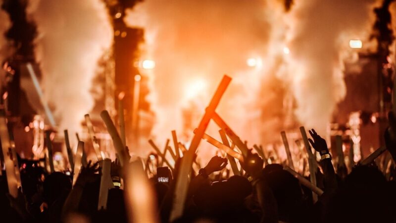 Atak na izraelskiego artystę podczas koncertu w Warszawie: Szokujące zakłócenie festiwalu Warszawa Singera