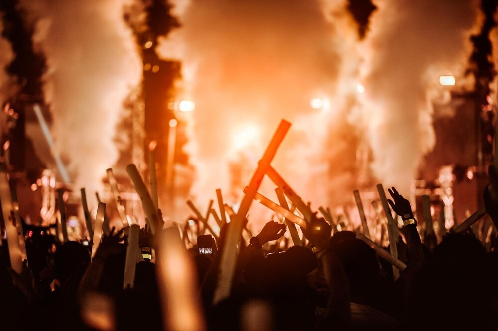 Atak na izraelskiego artystę podczas koncertu w Warszawie: Szokujące zakłócenie festiwalu Warszawa Singera