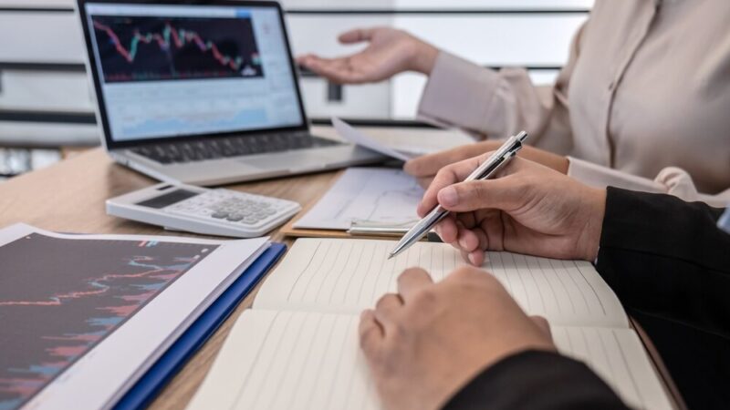 Fitch ostrzega: Polska w finansowej pułapce z negatywną prognozą!