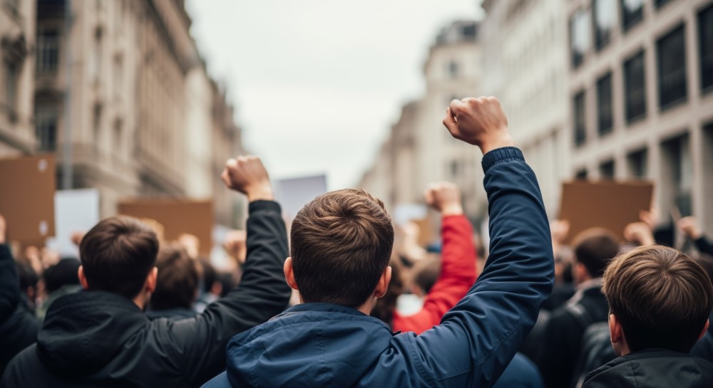 Greenpeace protestuje przed IKEA: Gigantyczny baner na fasadzie w Jankach