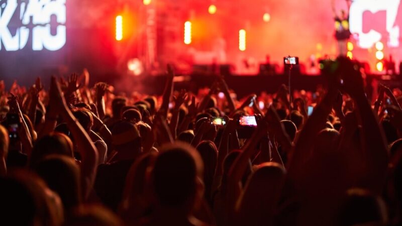 Mokotowskie Pożegnanie Lata: Muzyczne Gwiazdy i Zdrowotne Atrakcje w Warszawie!