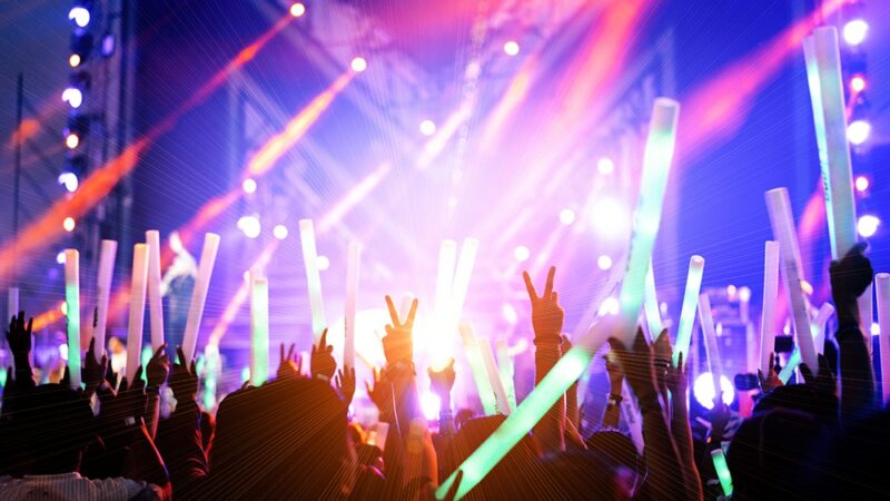 Muzyczne Pożegnanie Lata w Warszawie: Bezpłatny Koncert na Westfield Arkadia Już 6 Września!