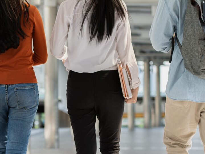 Nowoczesna szkoła z bieżnią na dachu w sercu Wilanowa – edukacja i rekreacja w jednym miejscu!