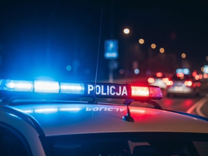 Spalony samochód w Wawrze: Policja bada związek z rozbojem i obawy mieszkańców