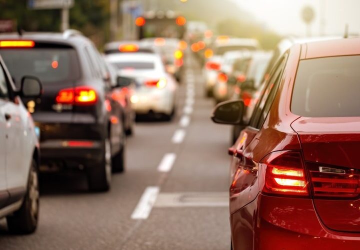 Utrudnienia w Warszawskim Metrze: Sprawdź, które stacje są zamknięte i jak dojechać!