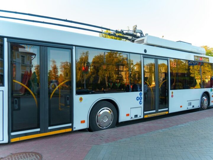 Warszawa stawia na ekologię: 79 nowych elektrycznych autobusów w drodze!