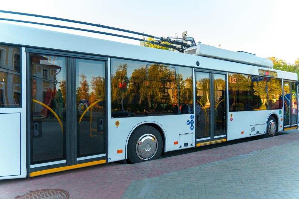 Warszawa stawia na ekologię: 79 nowych elektrycznych autobusów w drodze!