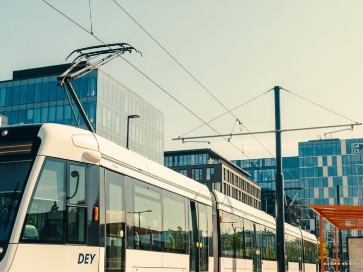 Weekendowe zmiany w komunikacji: Tramwaje wstrzymane przy Młocinach!