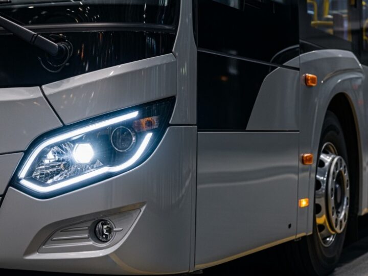 Zabytkowe Autobusy i Rodzinne Atrakcje: Dni Transportu Publicznego 2025 w Warszawie!