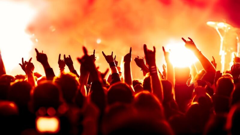Emocjonalna podróż z Tomaszem Szwedem: Czwartki poetycko-muzyczne pełne refleksji