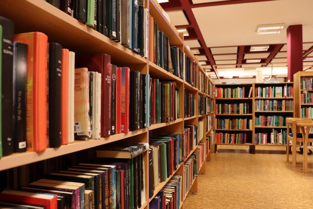 Literacka przygoda na Żoliborzu: dołącz do sztafety bibliotek!