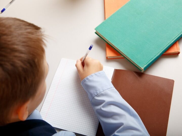 Młodzi kadeci składają przysięgę w Konarskim z okazji Dnia Edukacji Narodowej