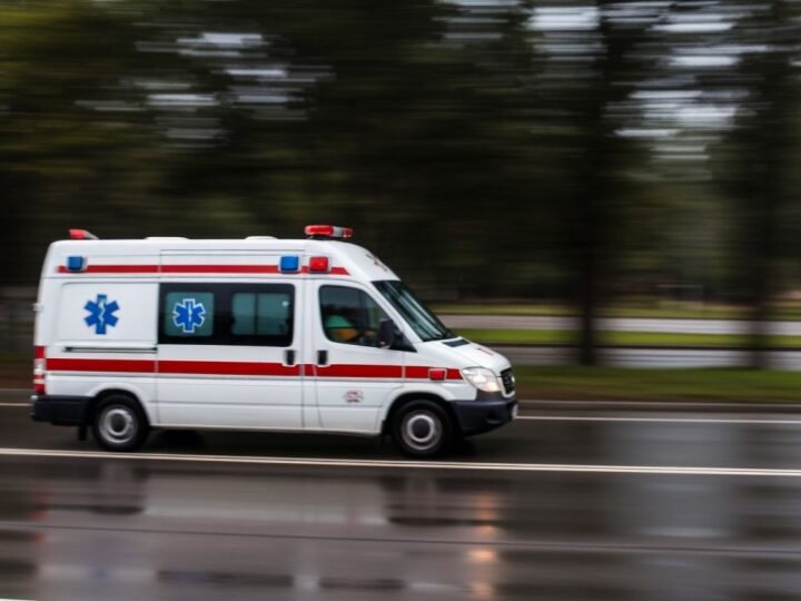 Nocna akcja ratunkowa: 78-latek uratowany z leśnych zarośli po grzybobraniu