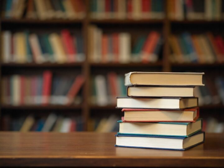 Odkryj tajemnice Warszawy podczas spacerów z biblioteką na Koszykowej!