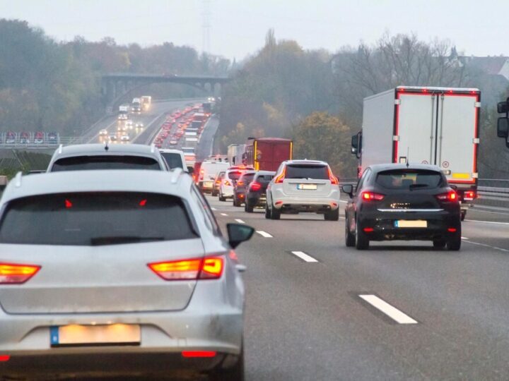 Zgromadzenia w Śródmieściu: Utrudnienia w ruchu i zmiany tras autobusów!