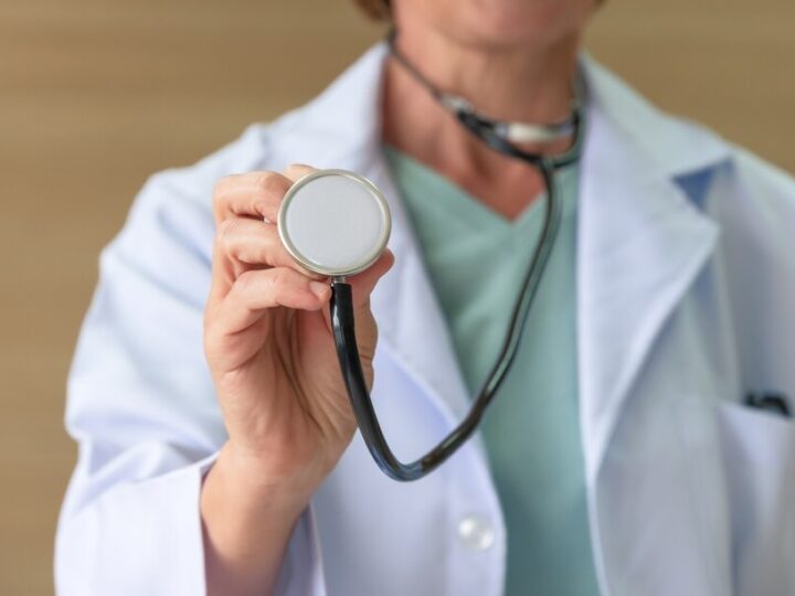 Wilanów w walce o życie: Defibrylatory AED na wyciągnięcie ręki!