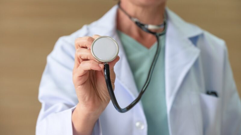 Wilanów w walce o życie: Defibrylatory AED na wyciągnięcie ręki!