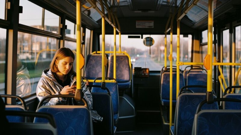 Warszawskie weekendowe szlaki: 26 dodatkowych linii na cmentarze!