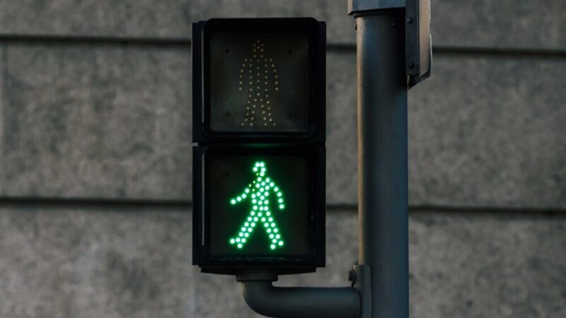 Warszawskie szkoły w akcji: Bezpieczeństwo na drodze z odblaskami!