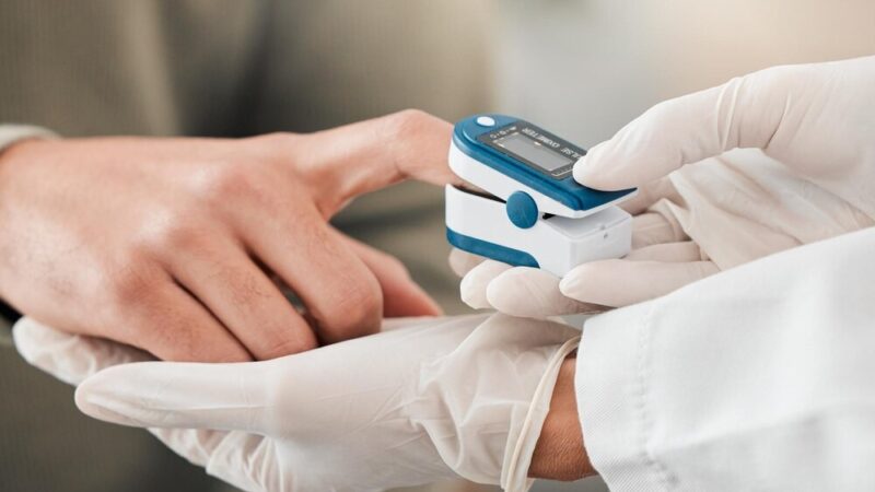 Bezpieczny dom: Jak prawidłowo zainstalować czujki dymu i tlenku węgla?