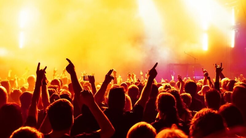 Zanurz się w magii dźwięków Adele i Coldplay na wyjątkowym koncercie przy świecach!