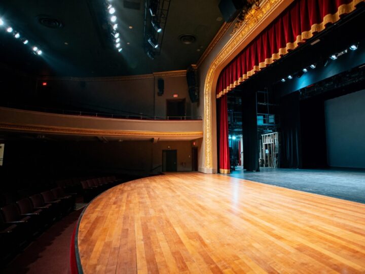 Mieszkańcy Ochoty na spektaklu „Ożenek” – rezerwujcie miejsca już teraz!