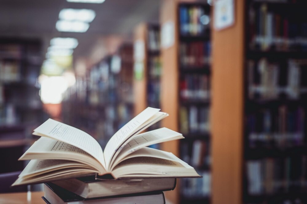 Gdańsk w cieniu tajemnic: Thriller, który wciąga do ostatniej strony