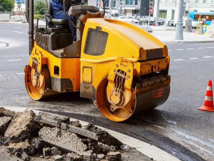 Nowa nawierzchnia na ul. Płochocińskiej – 2 km komfortu dla kierowców!