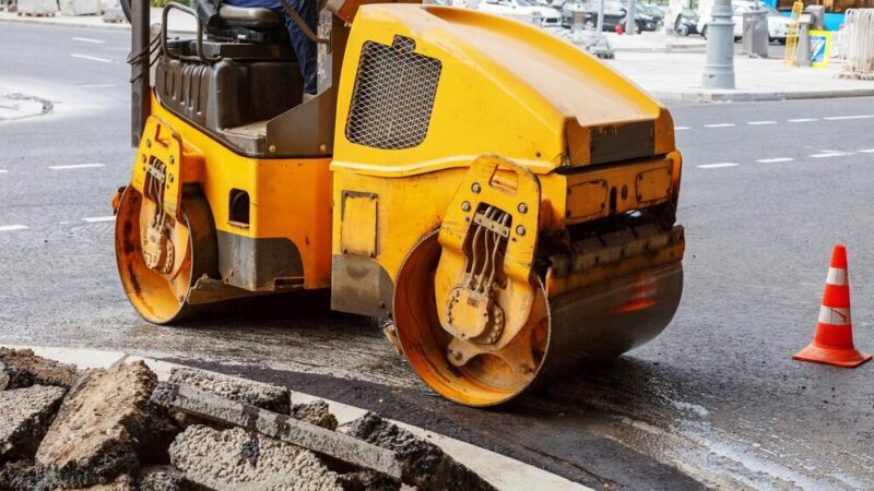 Nowa nawierzchnia na ul. Płochocińskiej – 2 km komfortu dla kierowców!