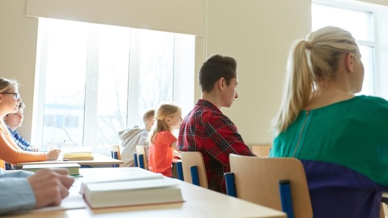 Zasypiające zwierzęta: Angielski na dywanie dla dzieci!