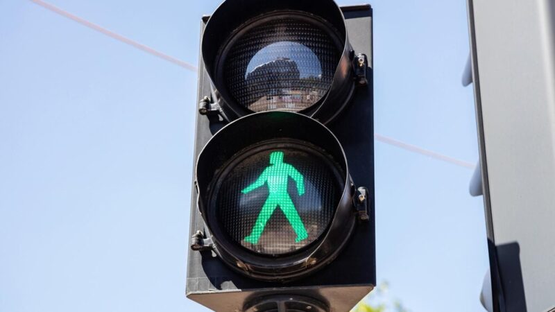 Policjanci uczą przedszkolaków o bezpieczeństwie w Brwinowie