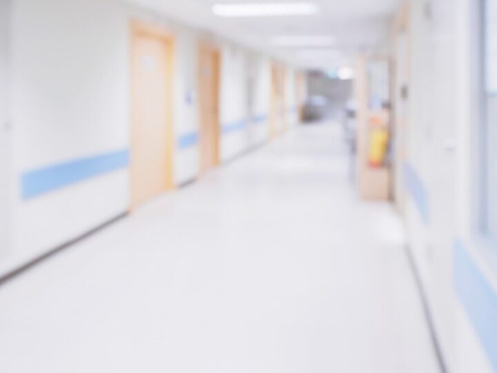 Bezpieczne przedszkole: Policjanci uczą dzieci zasad ruchu drogowego