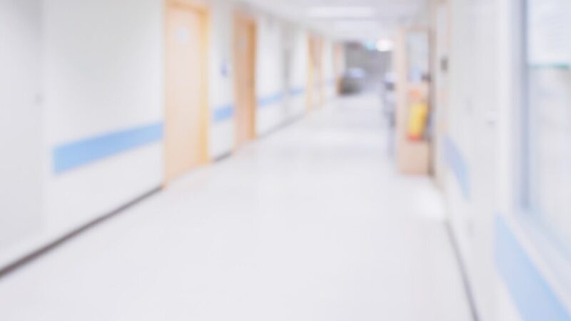 Bezpieczne przedszkole: Policjanci uczą dzieci zasad ruchu drogowego