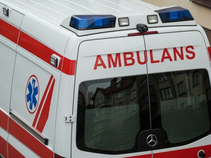 Błyskawiczna reakcja policji ratuje życie starszej kobiety na Woli