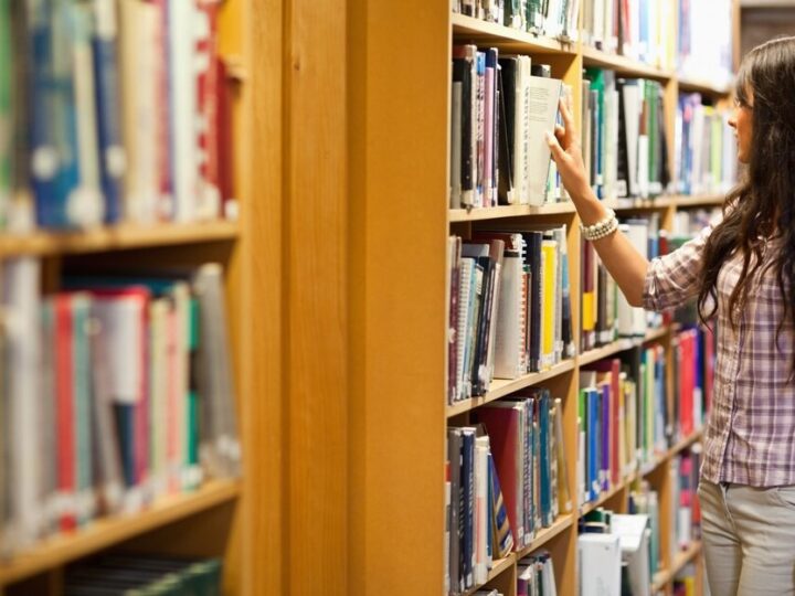 Katarzyna Zyskowska w praskiej bibliotece: odkryj tajemnice „Mroku jest po naszej stronie”