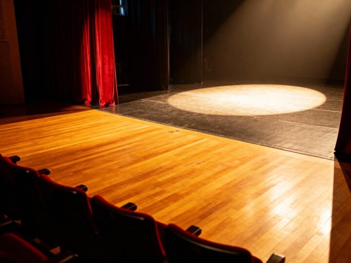 Teatralna Jesień w Wawrze: Spektakle, które zapamiętasz!