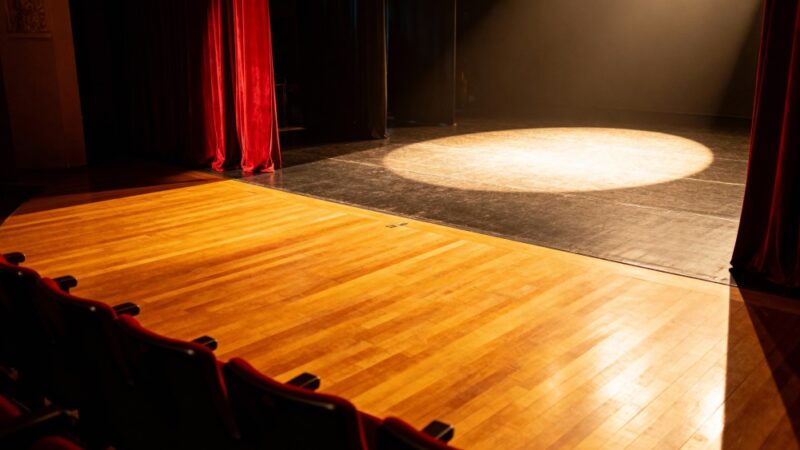 Teatralna Jesień w Wawrze: Spektakle, które zapamiętasz!