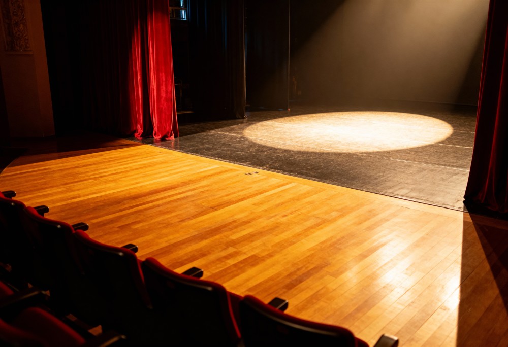 Teatralna Jesień w Wawrze: Spektakle, które zapamiętasz!