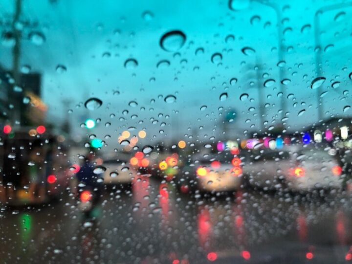 Warszawa walczy ze śniegiem: 170 pługoposypywarek na ulicach!