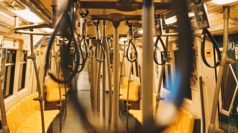 Bezpłatny transport dla seniorów 70+ w Warszawie – jak skorzystać?