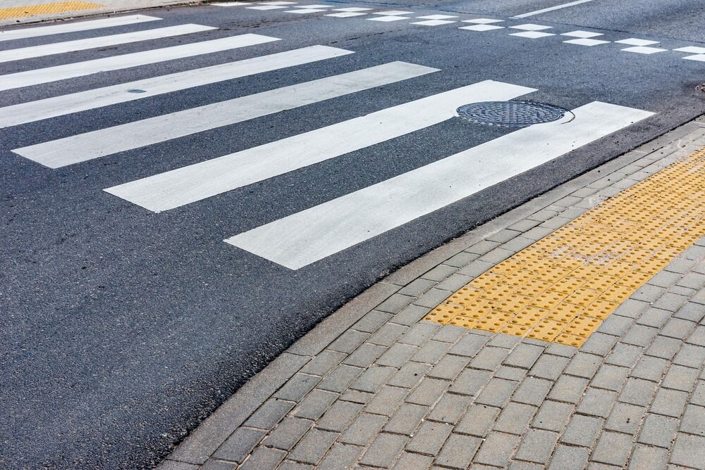 Nowe życie ulicy Jana Pawła II: Bezpieczniejsze przejścia dla pieszych w Starej Miłośnie